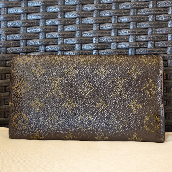 Authentic Louis Vuitton Sarah Long Bifold Wallet - Picture 3 of 12